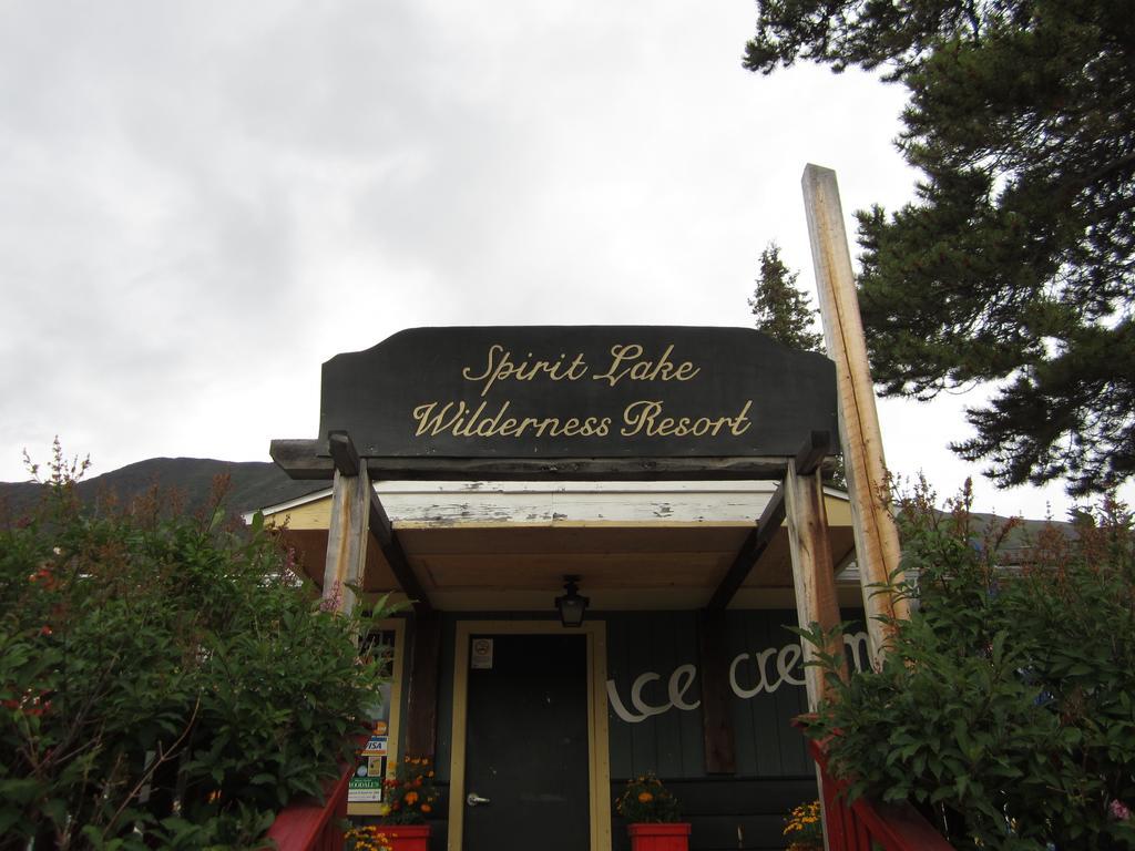 Spirit Lake Lodge Whitehorse Exteriör bild